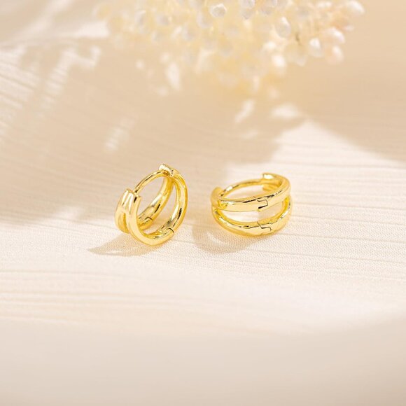 Minimalist 14K Gold Huggie Hoop Earrings For Women's - Picture 5 of 6